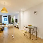 Deluxe Strada Apartament *
